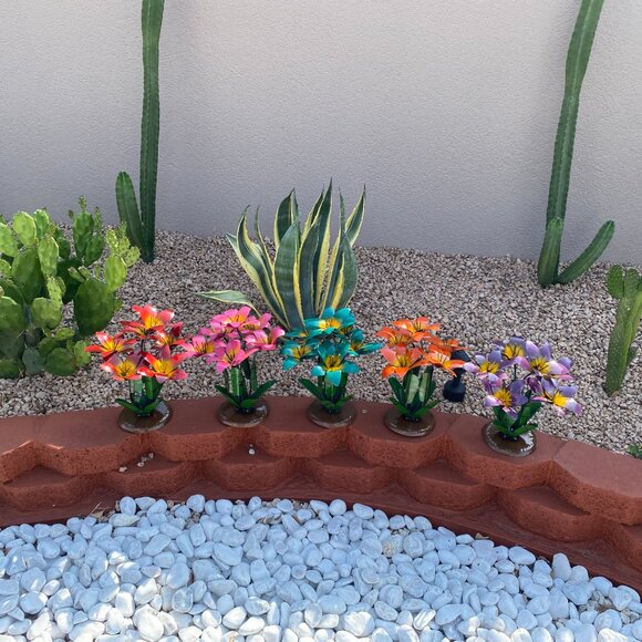 Handcrafted Metal Lily Flower Bouquet Yard Art Garden Decor